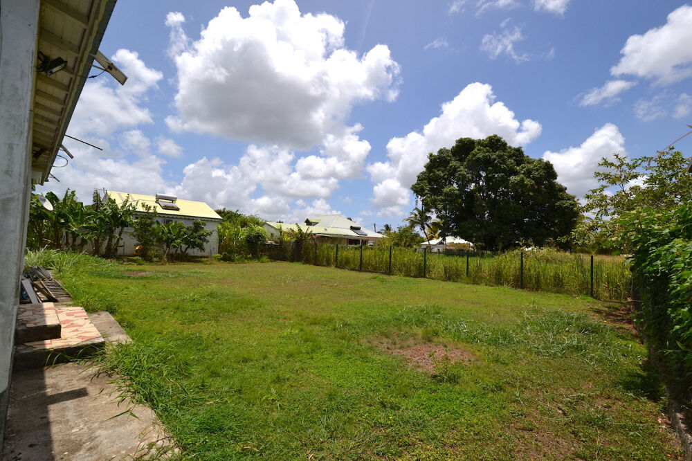 Vente Maison Perrin superbe villa rénovée avec deux logements indépendants sur un terrain de 1 239 m2 Les abymes