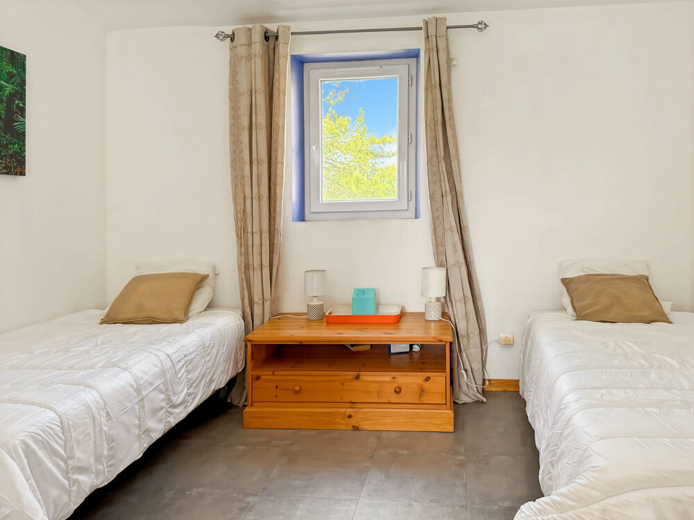  vendre  Proprit/chteau Villeneuve-de-Berg (07170)