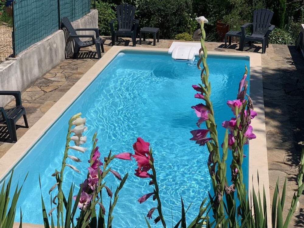 Jolie maison de village avec piscine et vue