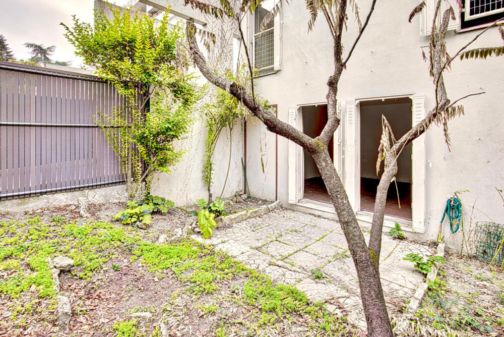 Vente Duplex/Triplex Duplex à rénover sur 140 m2 avec jardin de 28 m2, cellier et parking souterrain dans garage fermé et sécurisé Nanterre