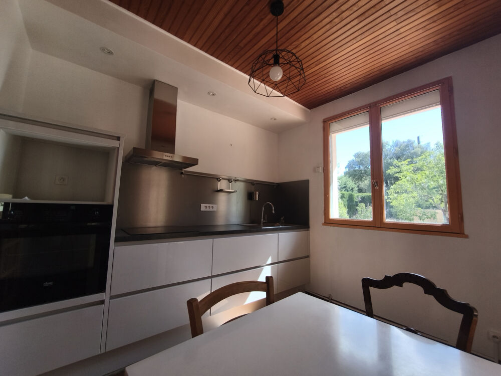 Vente Maison Villa T4 de plain pied de 100m2 sur 1540m2 de terrain avec piscine et garage La boissiere