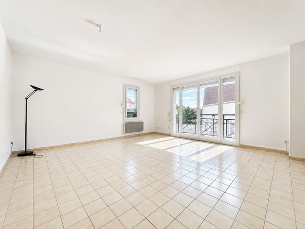 MONTLHERY CENTRE-VILLE - APPARTEMENT DE TYPE F4 - 87 M2 - BALCONS ET BOX