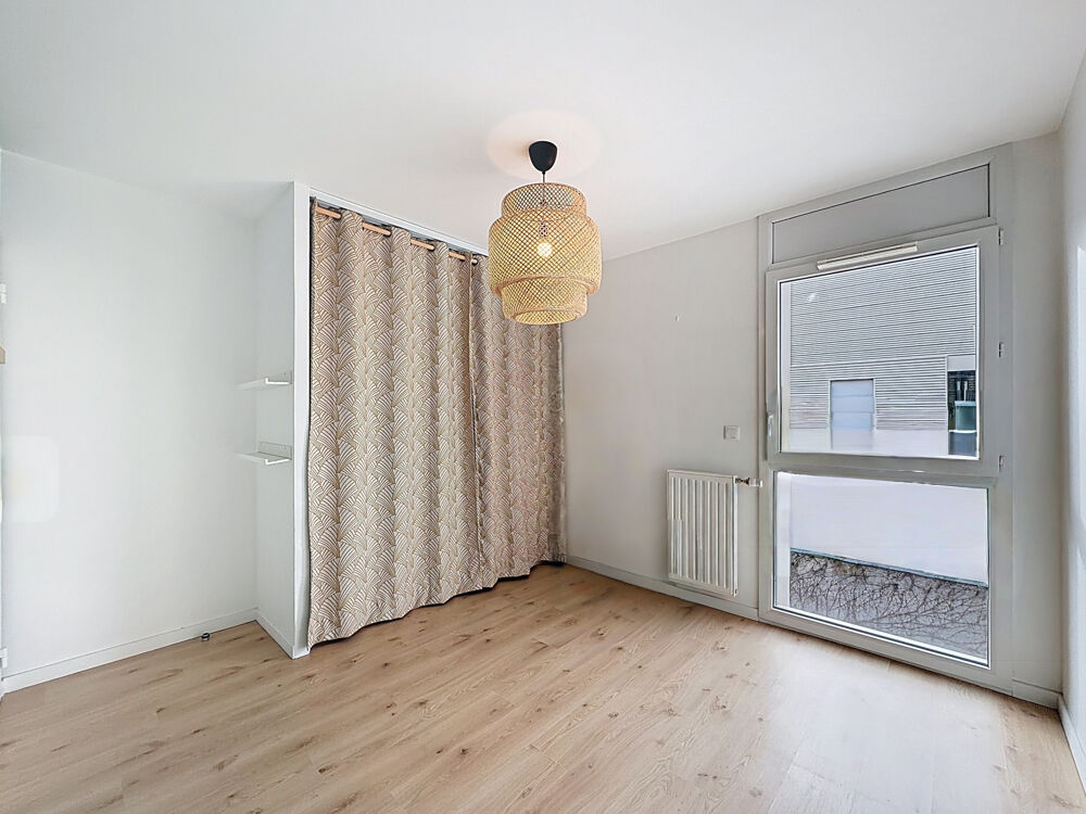 Villeurbanne Appartement T4 80 m2 avec terrasse, jardin privatif et garage