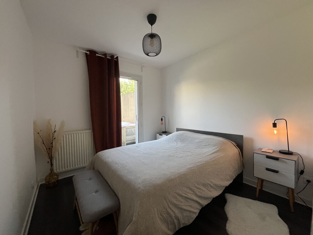 Gières, limite saint Martin d'Hères/Grenoble, appartement T2 avec grande terrasse sur parc.