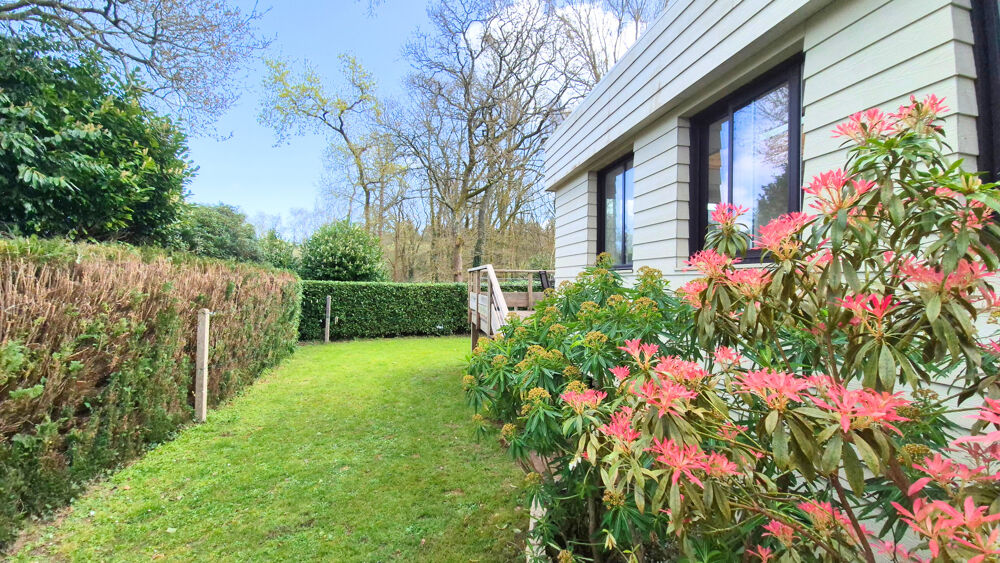 SAINT YVI Maison de 6 pièces principales sur un terrain de 514 m2