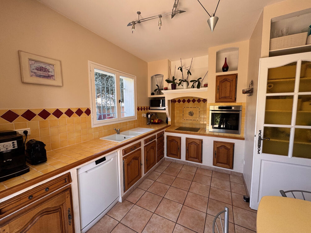 Exclusivité Belle villa de 250 m2 au calme 4 chambres vue dégagée.