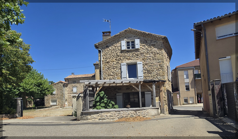 Vente Maison Maison de village en pierre   5 chambres   À deux pas du centre Alboussiere
