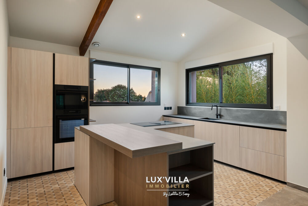 VILLA CONTEMPORAINE AVEC GRAND TERRAIN