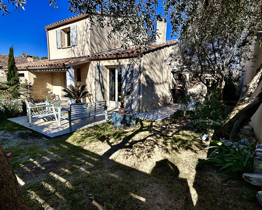 Vente Maison NOUVEAU, Magnifique Maison 3 chambres, très lumineuse, garage, emplacement voitures, très beau terrain, piscin Castries