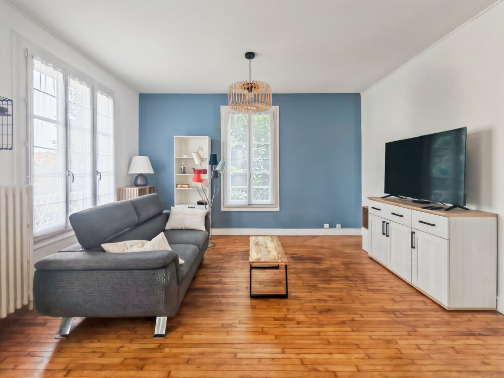 Maison de caractère rénovée avec jardin, véranda et garage