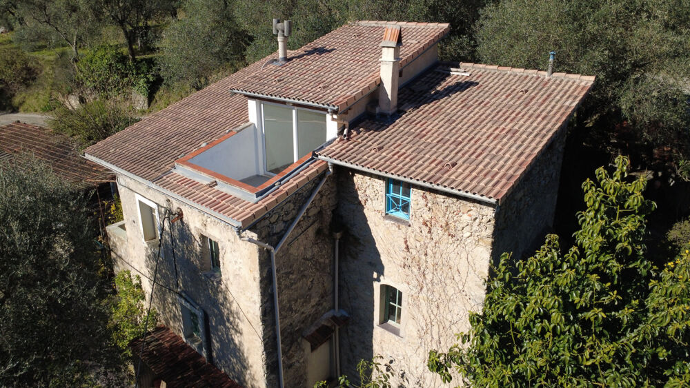 Maison mitoyenne avec piscine dans les oliviers