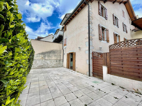 Triplex style maison de ville - 3 chambres avec terrasse - Centre ville et calme 745000 Divonne-les-Bains (01220)