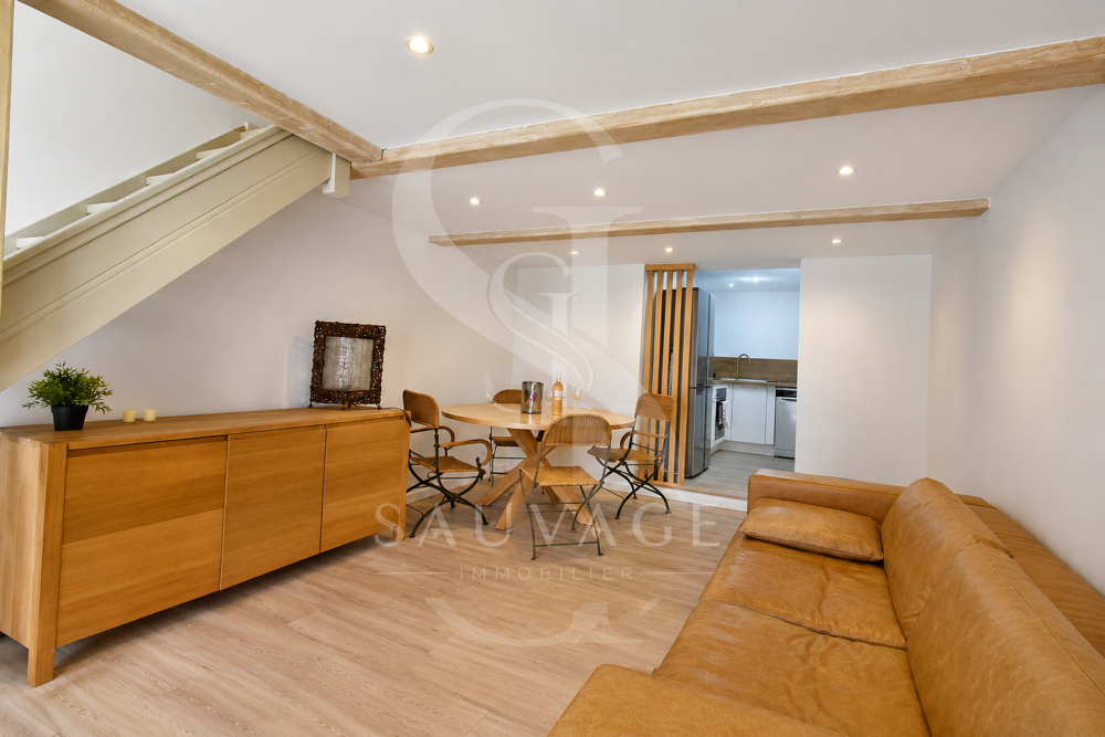 Boulouris Duplex rénové avec terrasse, jardin dépendance place de stationnement
