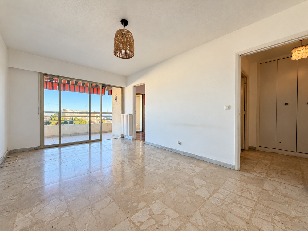 Vente Appartement STUDIO DERNIER ETAGE AVEC TERRASSE VUE MER   PROCHE COMMERCES ET PLAGES Cagnes sur mer