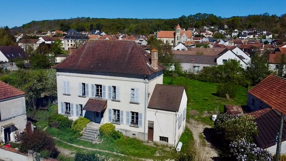 MARCOUSSIS - Propriété de type F7 - 246 m2 hab - Jardin d'env. 2 100 m2 - Grange