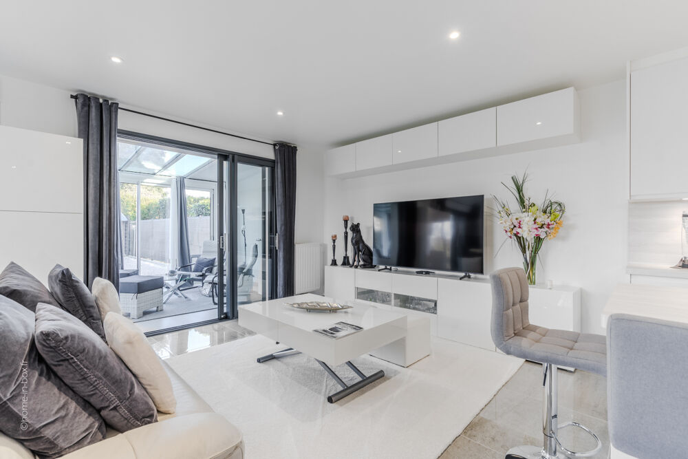 77610 - LA HOUSSAYE EN BRIE - MAISON CONTEMPORAINE AVEC PISCINE - 5 PIÈCES DE 145M2