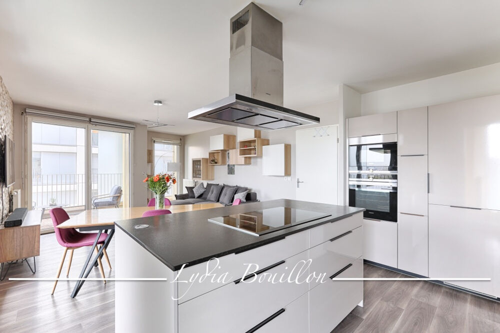 Vente Appartement NANTERRE-UNIVERSITE  3 pièces lumineux avec balcons  en étage élevé et vue dégagée Nanterre