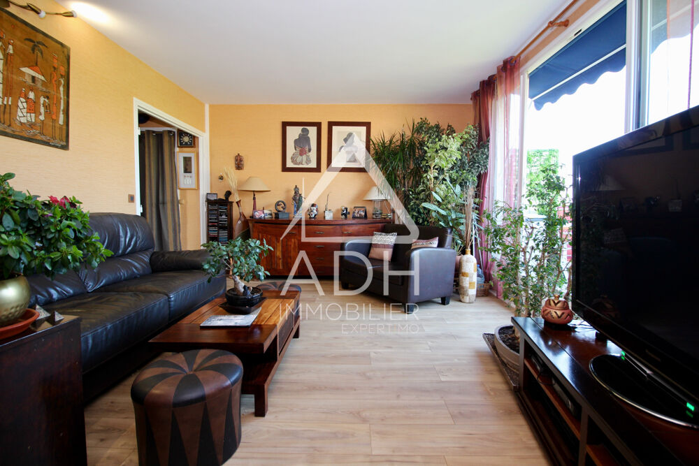 A VENDRE A NEAUPHLE LE CHATEAU Appartement 6 pièces / 4 chambres - 97m2