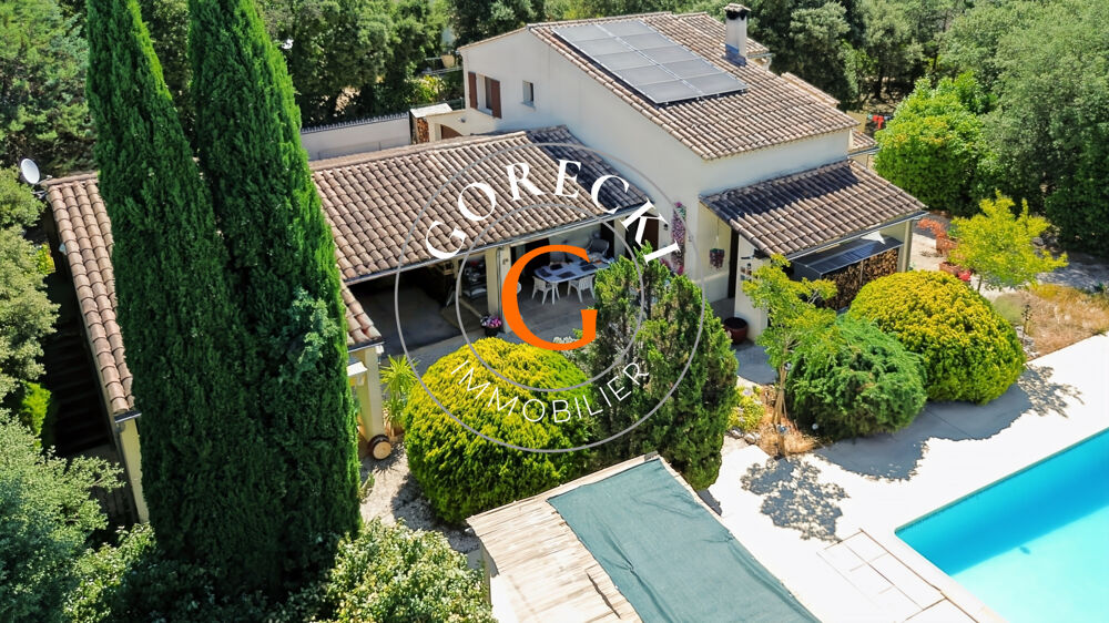 A vendre, vaste maison avec dépendances, à seulement 3 km d'Uzès.