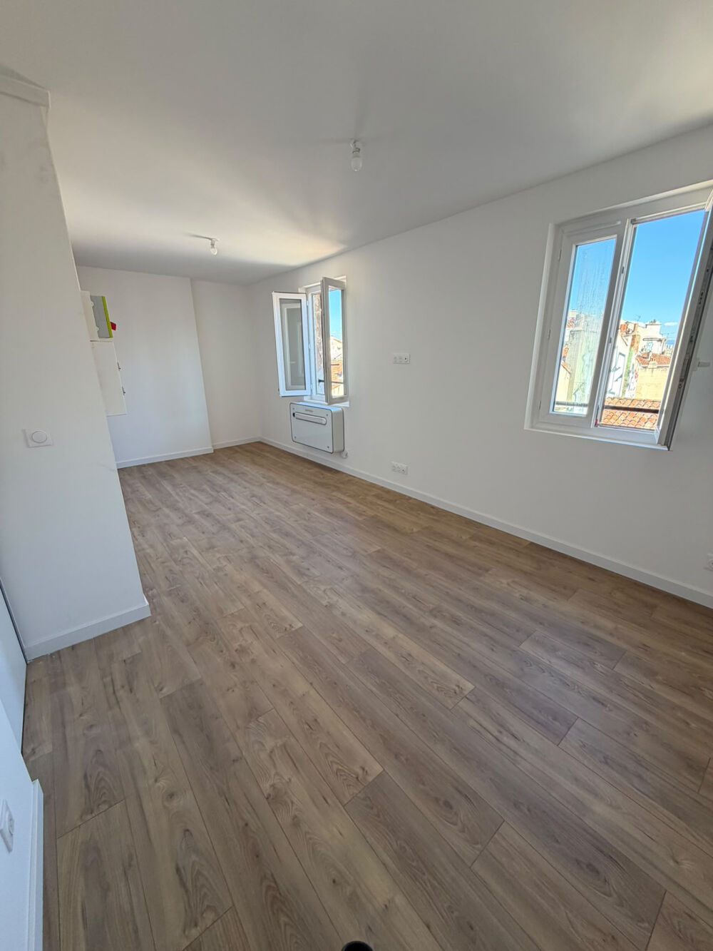 Location Appartement Studio meublé neuf   Dernier étage   Climatisation   Belle vue Marseille 6