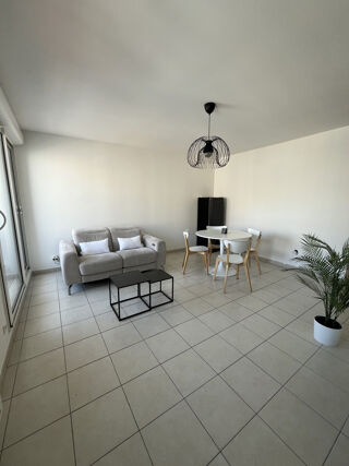  Appartement à louer 2 pièces 45 m²