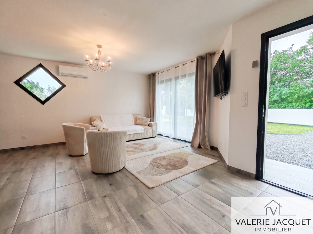 Découvrez cette magnifique villa contemporaine de plain-....
