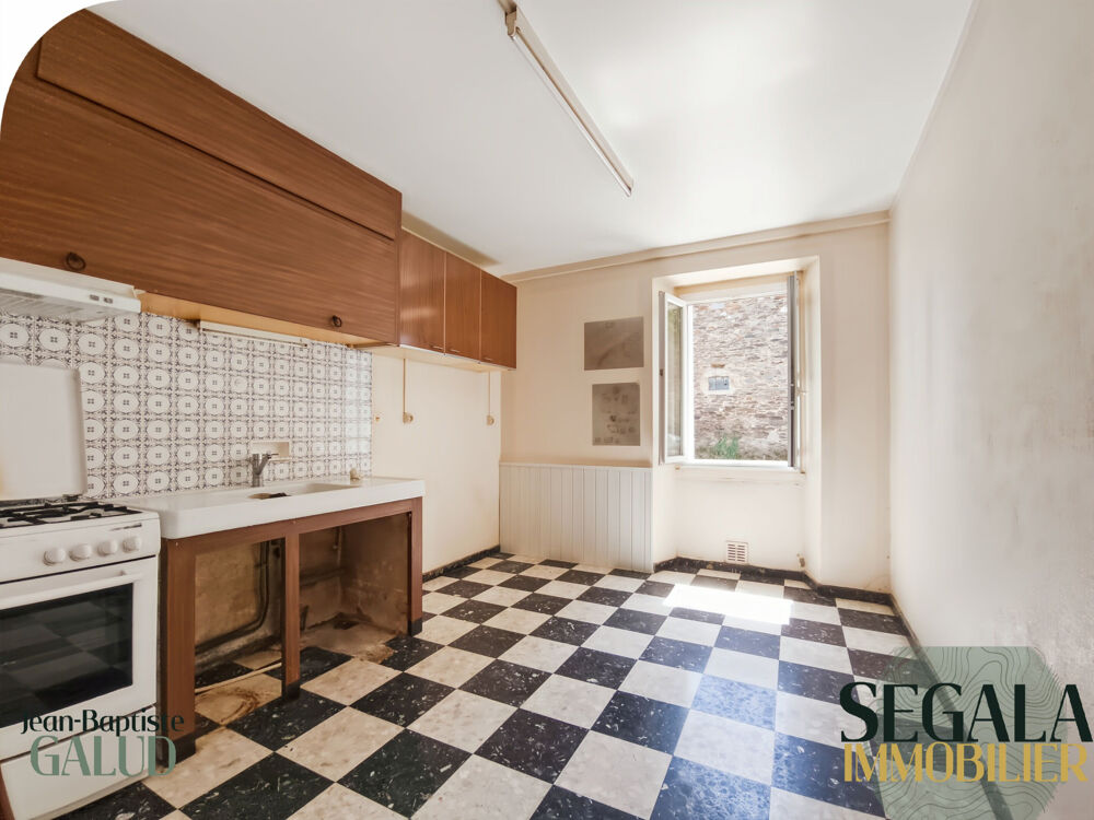 Maison de village de 82 m2 avec deux chambres, jardin et vue dégagée