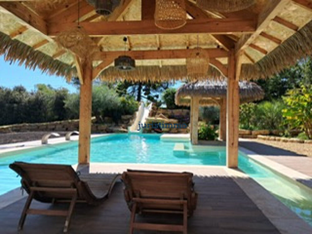 SPLENDIDE PROPRIETE D'ARCHITECTE SUR 10 000m2 AVEC PISCINE ET JARDIN EXOTIQUE