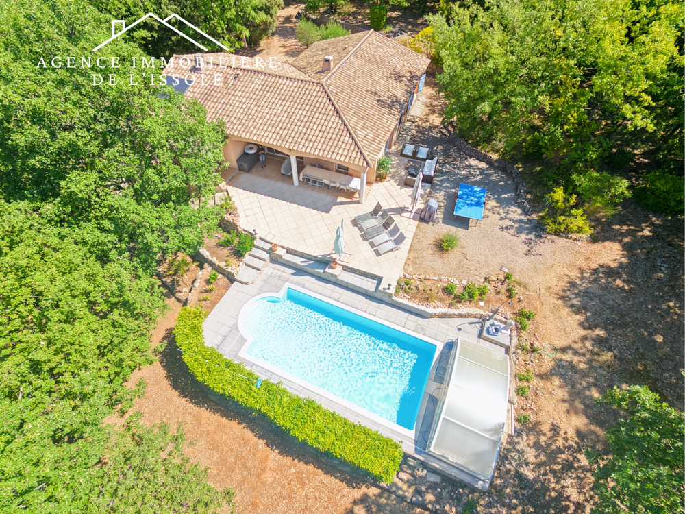 Propriété 145m2, 4 chambres dont une suite parentale, piscine, 6000m2 de terrain