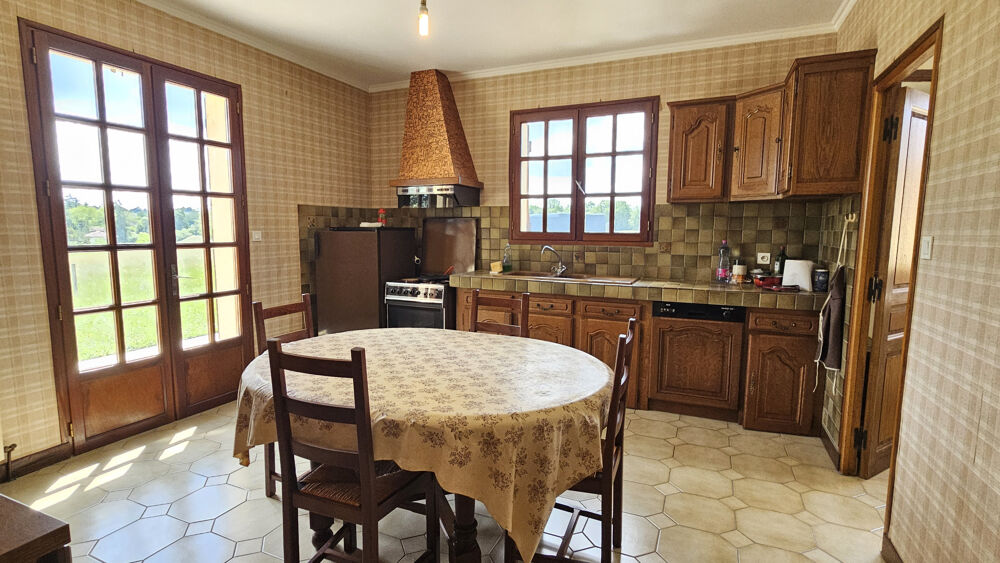 MAISON T8 - 223M2 PROCHE CENTRE VILLE AVEC TERRAIN DE 2300M2 APPARTEMENT ET GARAGE / EAUZE