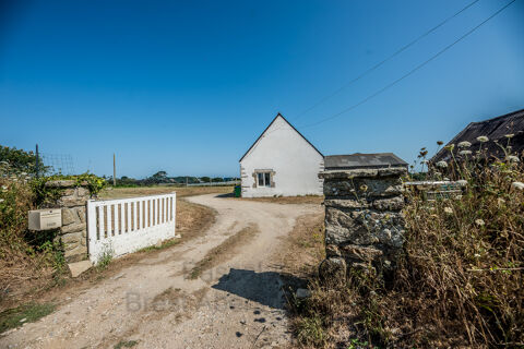   Pascal Autret BREST ABERS IMMOBILIER vous présente cette maison en pierre de 1302 sur terrain de 2400m2 Maison - 5 pièce(s) - 130 m²