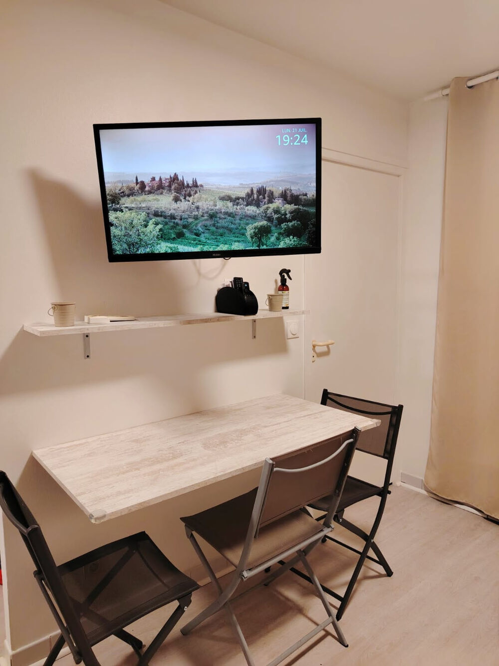 Studio beaux volumes emplacement privilégié meublé avec goût