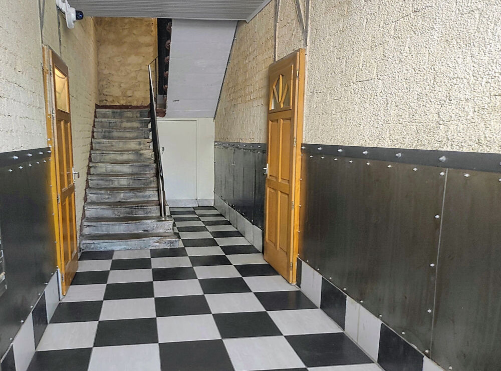 Vente Immeuble ALÈS IMMEUBLE DE RAPPORT 4 LOGEMENTS 2 LOCAUX COMMERCIAUX FORT POTENTIEL D'INVESTISSEMENT Ales