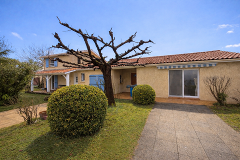   Bias   Ensemble immobilier avec maison principale et logement ind�pendant Maison - 6 pi�ce(s) - 138 m�