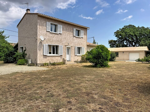   Prunelli-di-Fiumorbo   Maison d'environ 120 m2 sur terrain d'environ 2 000 m2 avec dépendance, garage et carpo Maison - 4 pièce(s) - 120 m²