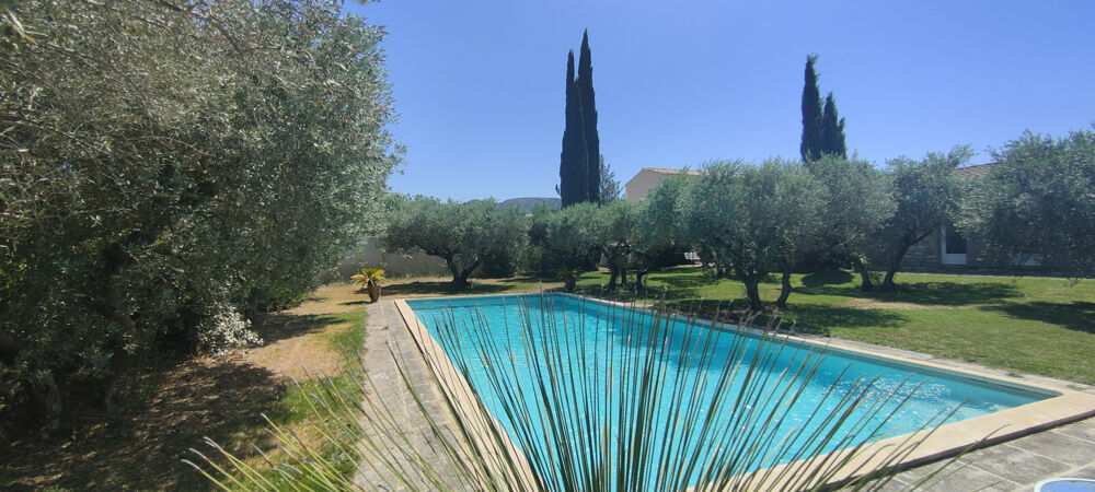 Vente Maison Au cœur d'Eygalières, superbe propriété en pierre avec dépendances et piscine Eygalieres