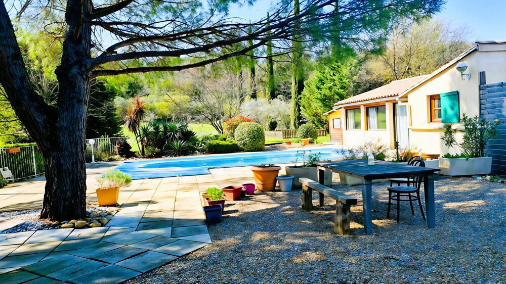 Jolie maison de 283 m2 surface totale avec gite, piscine chauffée et pool-house 41 m2 sur 4.387 m2 de terrain