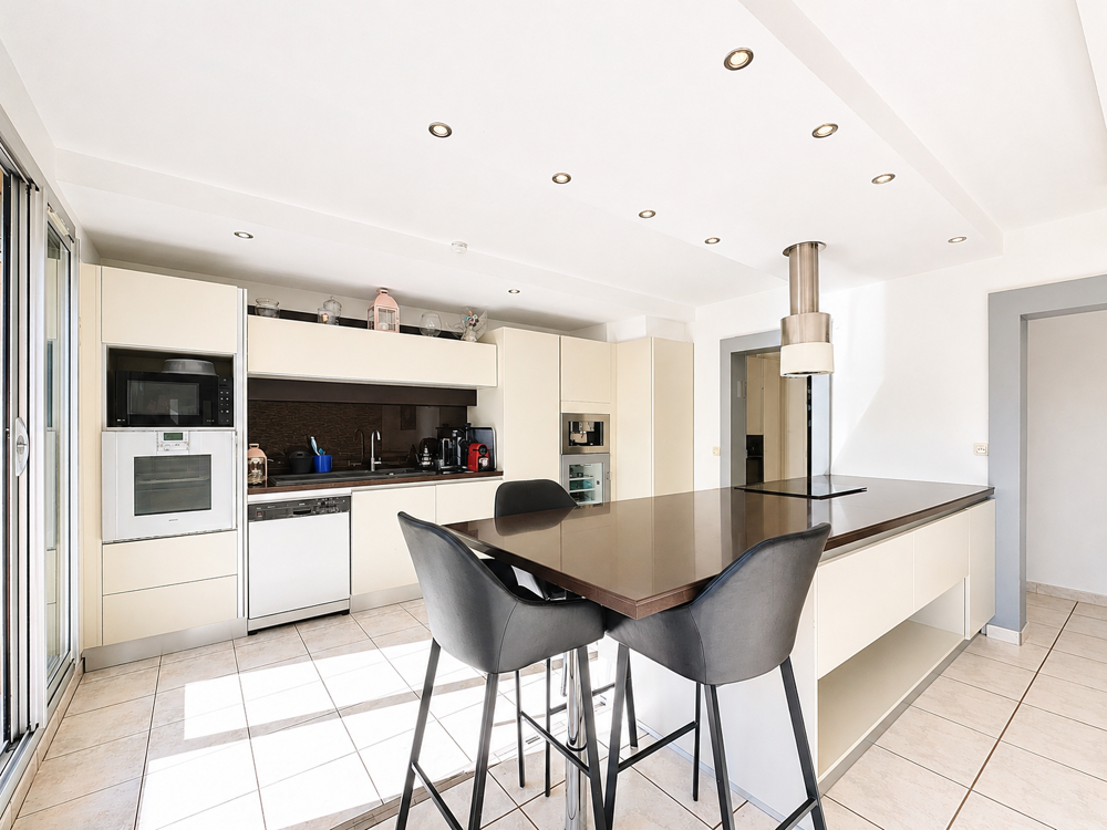 Décines-Charpieu Appartement T4 95 m2 avec balcon et climatisation