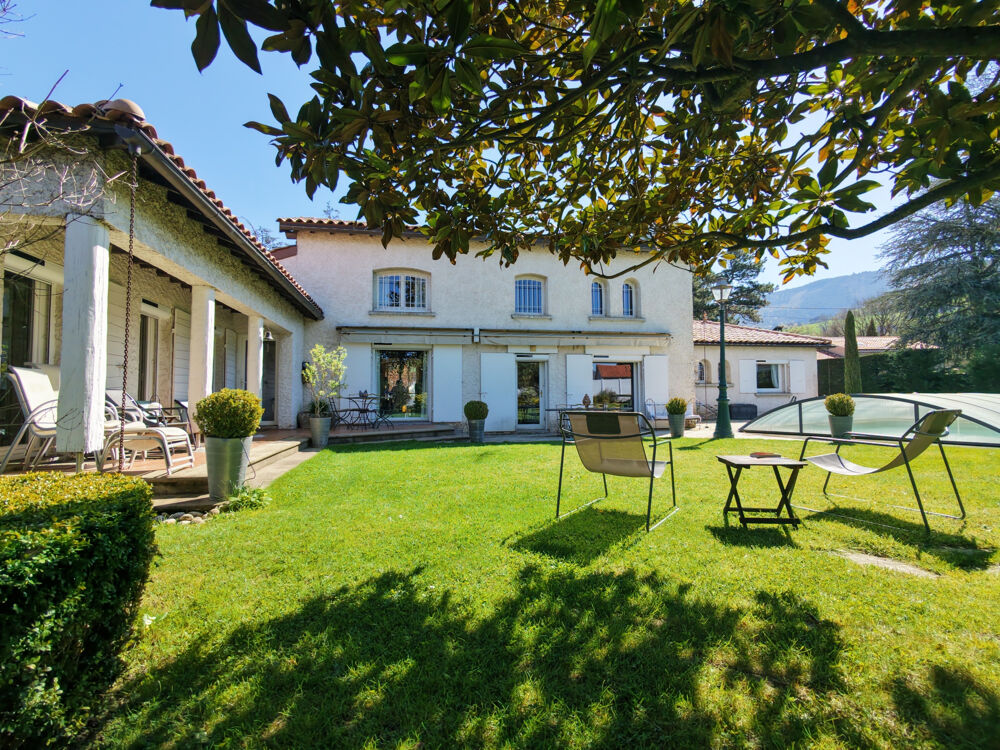 Vente Maison Belle propriété de 222m2 sur 2255 m2 de terrain arboré avec piscine dans un secteur privilégié St chamond