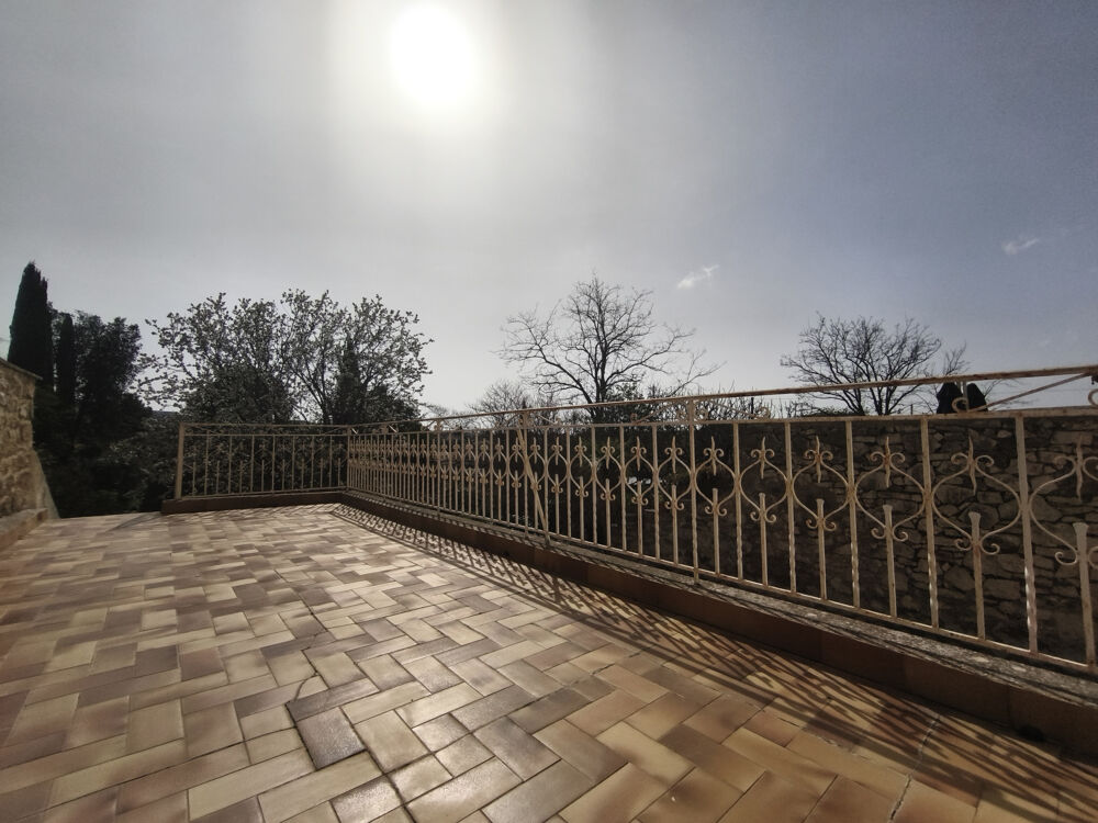 Vente Propriété/Château Maison Vigneronne R+2 de 230m2 avec garage de 120m2 et jardin de 400m2 Gigean