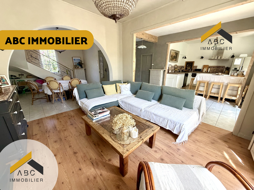 Maison rénovée de 3 chambres avec jardin