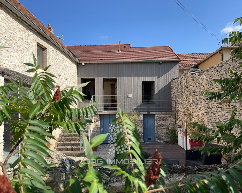 Vente Maison Maison de caractère avec suite parentale et dépendances entre Cluny et Salornay-sur-Guye Cortevaix