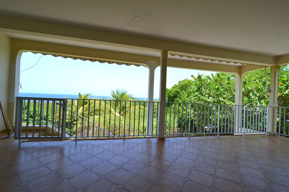 EXCLUSIVITÉ Villa avec vue mer panoramique sur 1800 m2 de terrain.