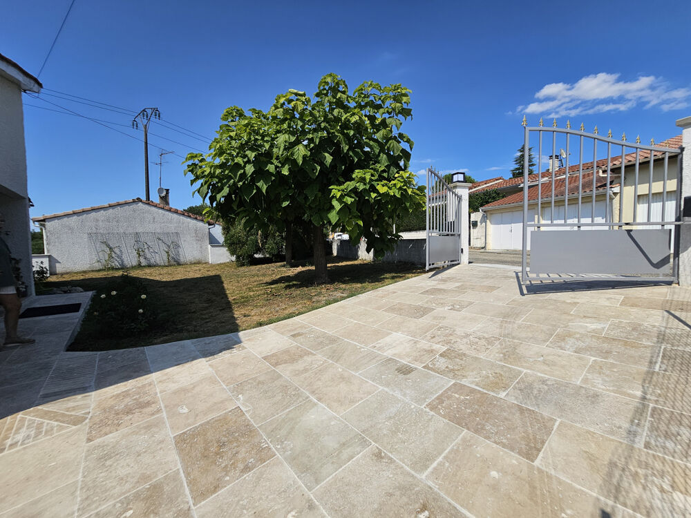 Plain pied entièrement rénové 3 chambres, garage , jardin clos.