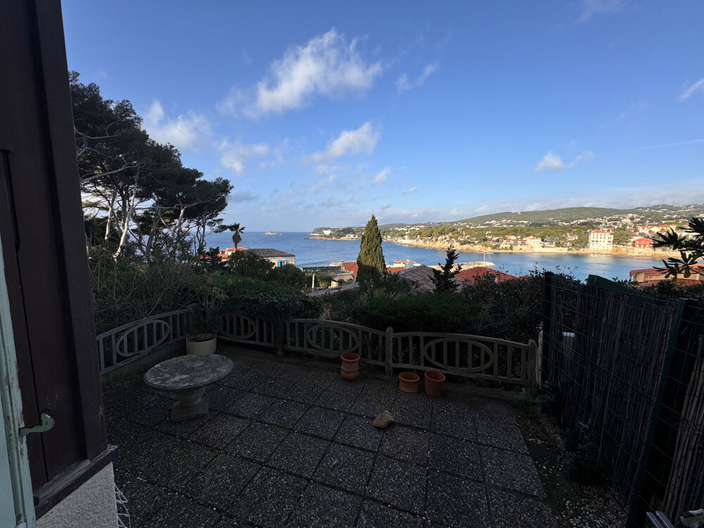 Vente Appartement Appartement T2 possibilité T3 avec terrasse vue mer, centre ville,port et plage à pied places de stationnement Bandol