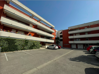  Parking / Garage  louer 20 m Lunel