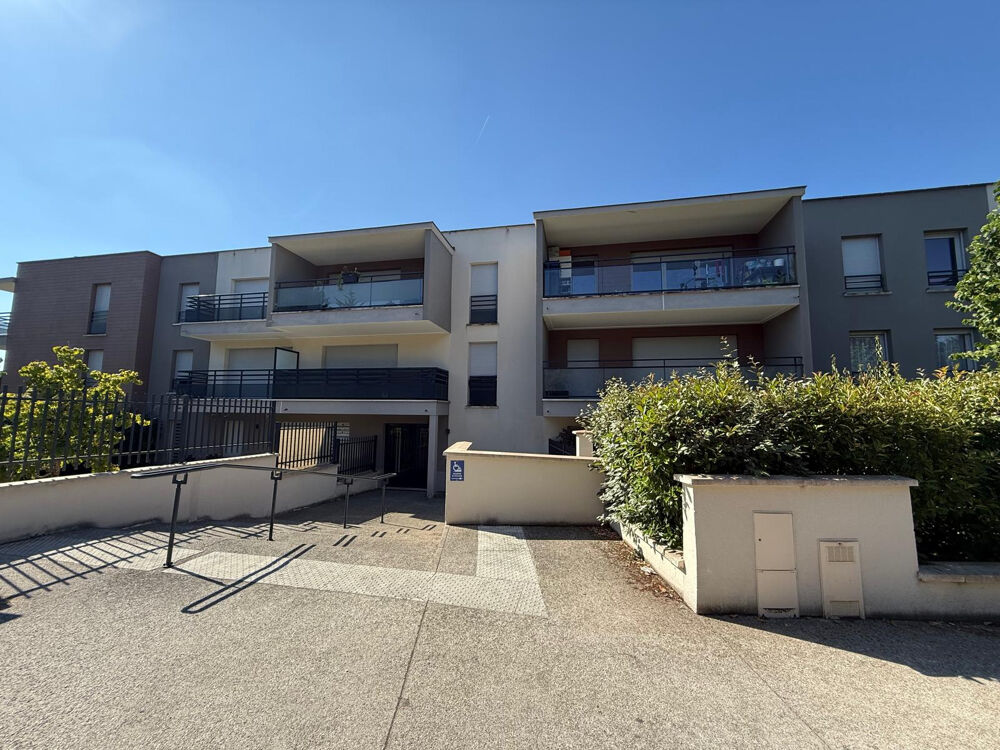 Vue splendide pour cet appartement à CRECY LA CHAPELLE, trois pièces de 57.84 m2 avec jardin