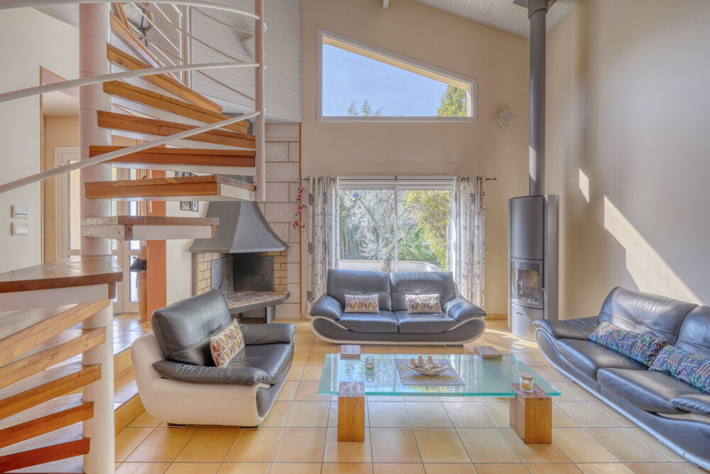 Vente Maison Maison 7 pièces de 190m2 sur parcelle de 5134m2 Montussan