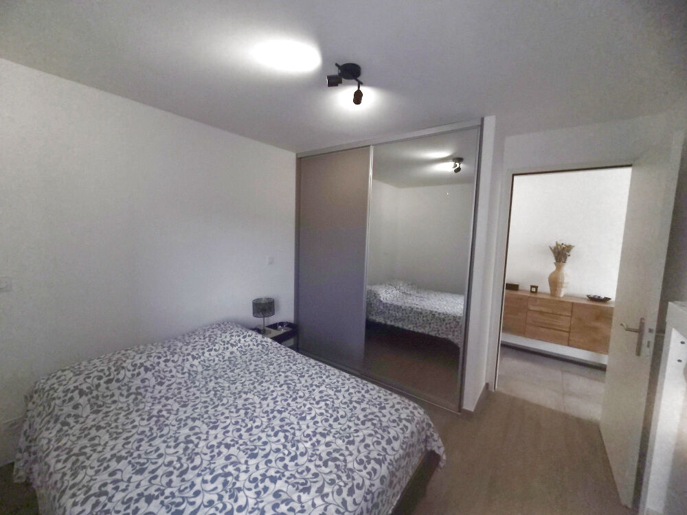 Exclusivité ! Rare, Bel appartement récent type 3 avec terrasse, vue et garage.