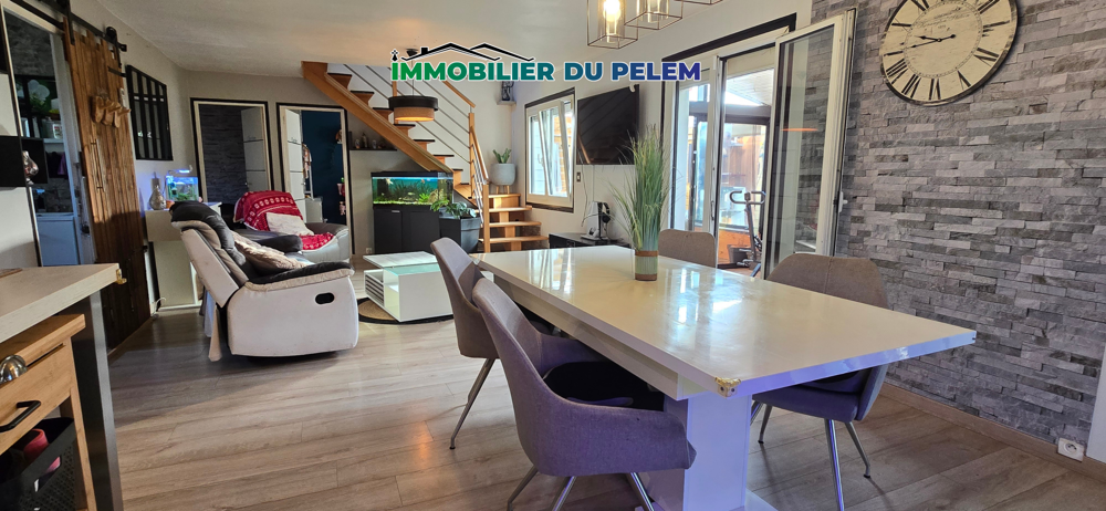 Maison familiale 5 chambres avec piscine et double garage Rostrenen